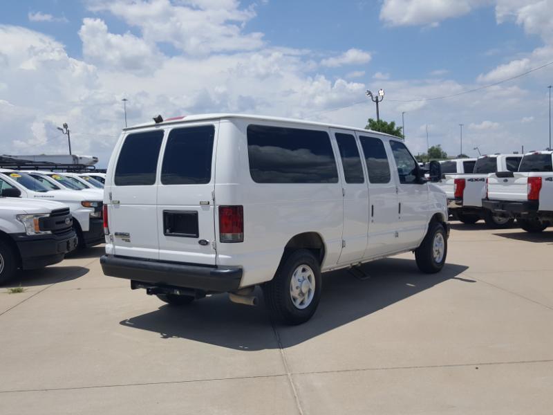 Ford Econoline E-350 Super Duty 2011