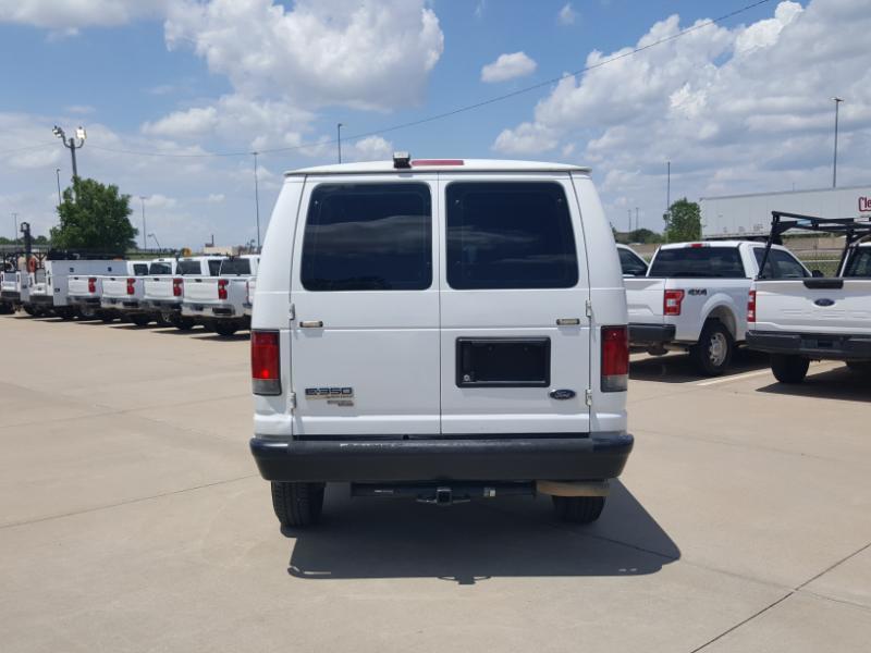 Ford Econoline E-350 Super Duty 2011