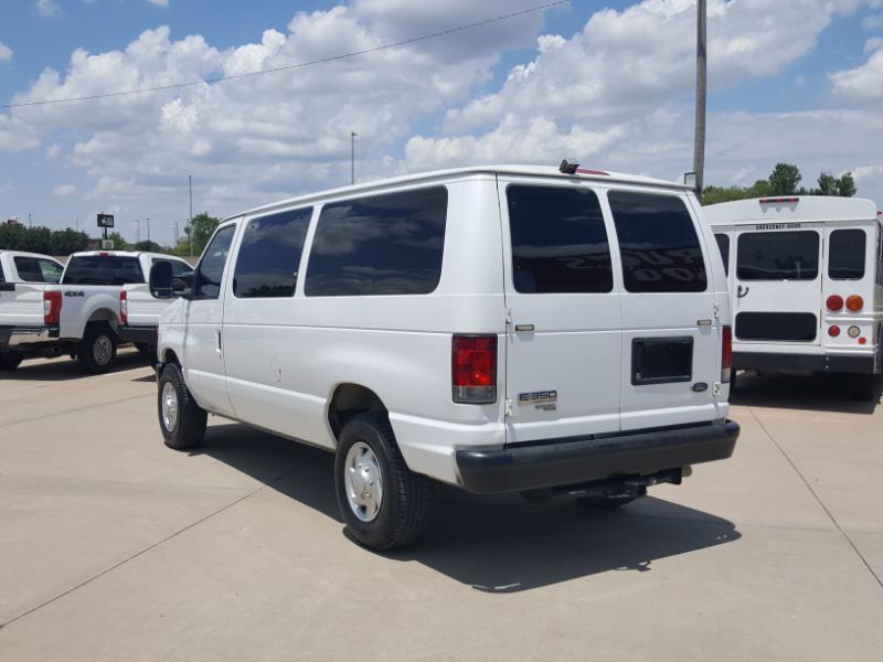 Ford Econoline E-350 Super Duty 2011