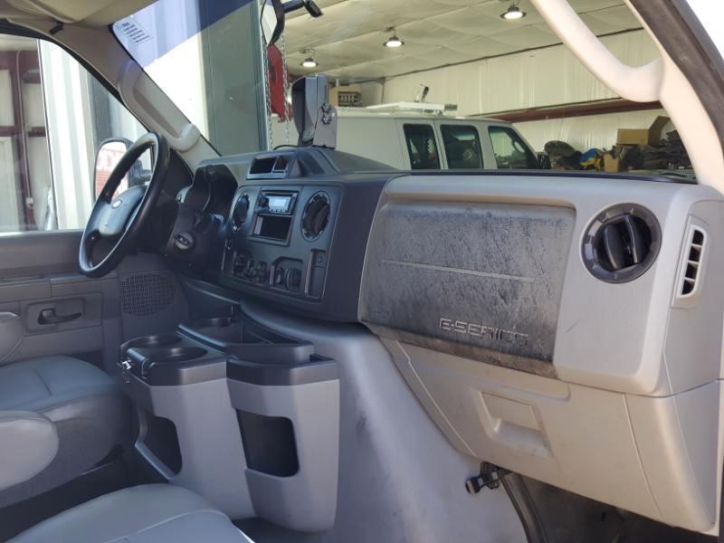 Ford Econoline E-350 Super Duty 2011