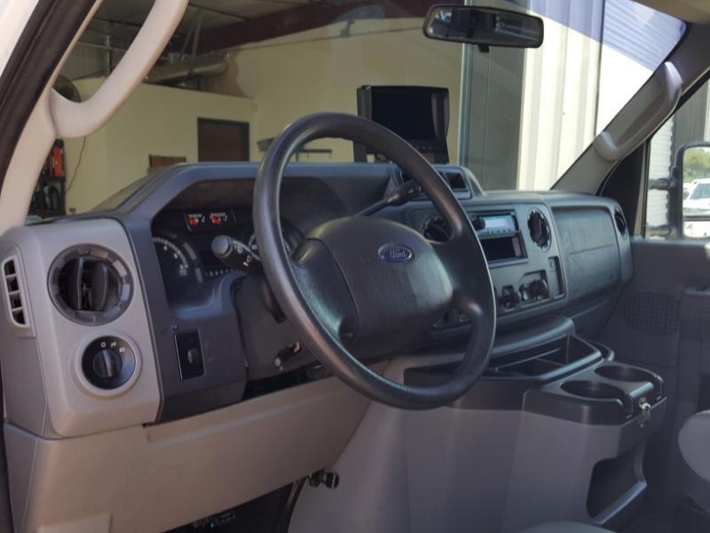 Ford Econoline E-350 Super Duty 2011