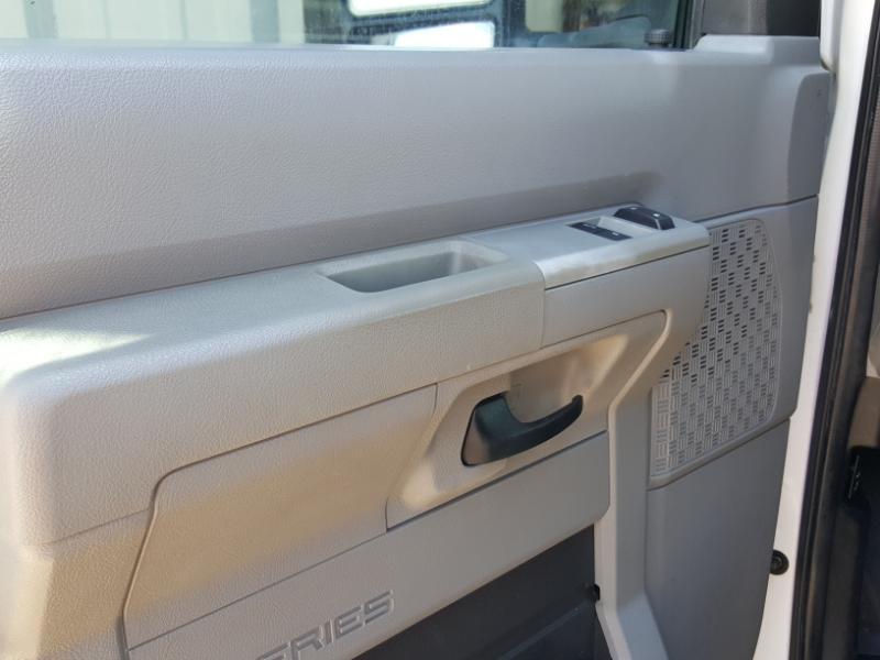Ford Econoline E-350 Super Duty 2011