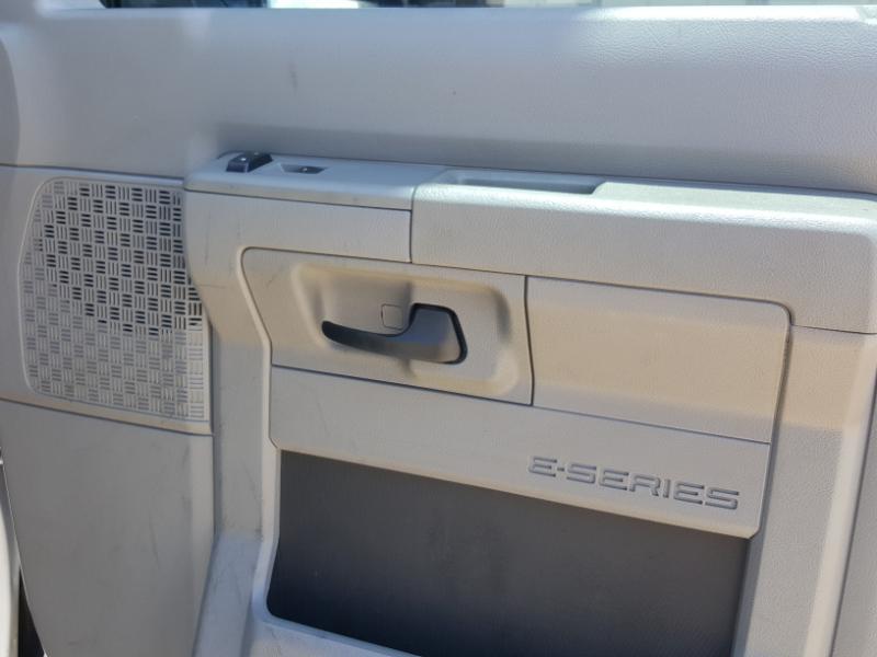 Ford Econoline E-350 Super Duty 2011