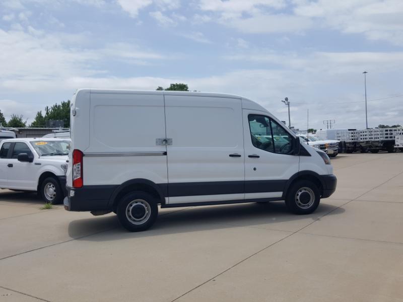 Ford Transit 250 Van Med. Roof w/Sliding Pass. 130-in. WB 2016