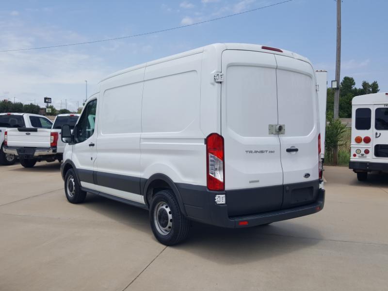 Ford Transit 250 Van Med. Roof w/Sliding Pass. 130-in. WB 2016