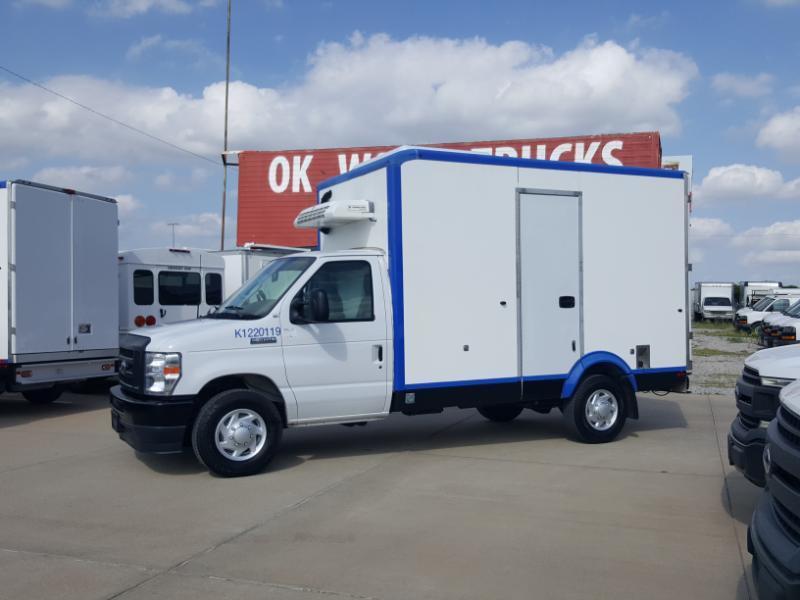 Ford Econoline E-350 Super Duty 2023