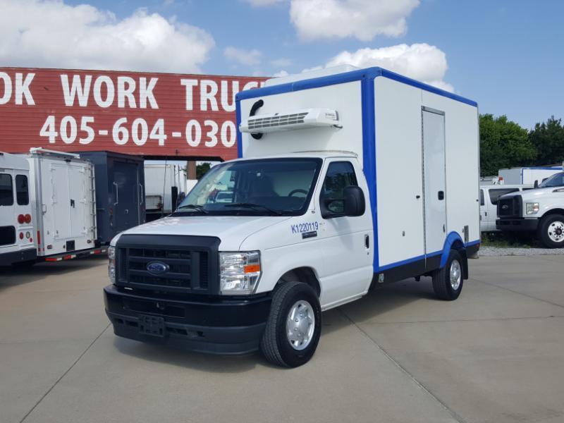 Ford Econoline E-350 Super Duty 2023