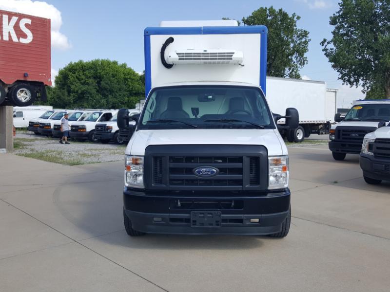 Ford Econoline E-350 Super Duty 2023