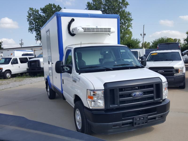 Ford Econoline E-350 Super Duty 2023