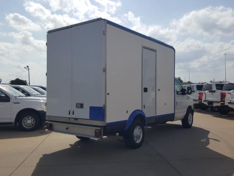 Ford Econoline E-350 Super Duty 2023