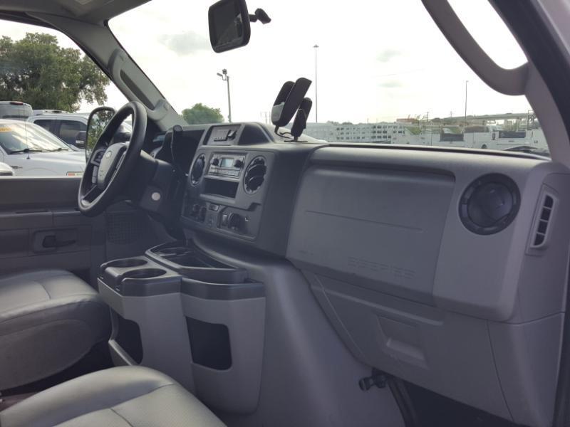Ford Econoline E-350 Super Duty 2023