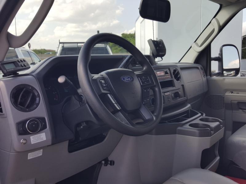 Ford Econoline E-350 Super Duty 2023