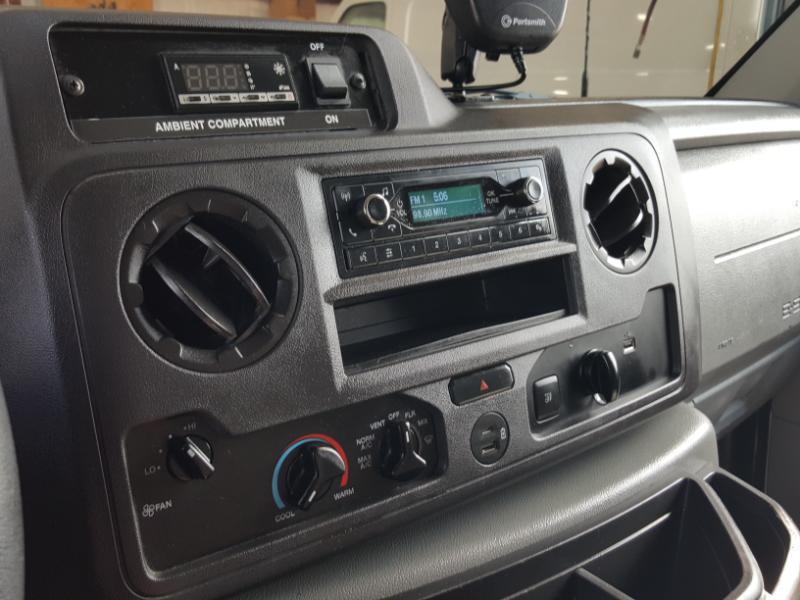 Ford Econoline E-350 Super Duty 2023