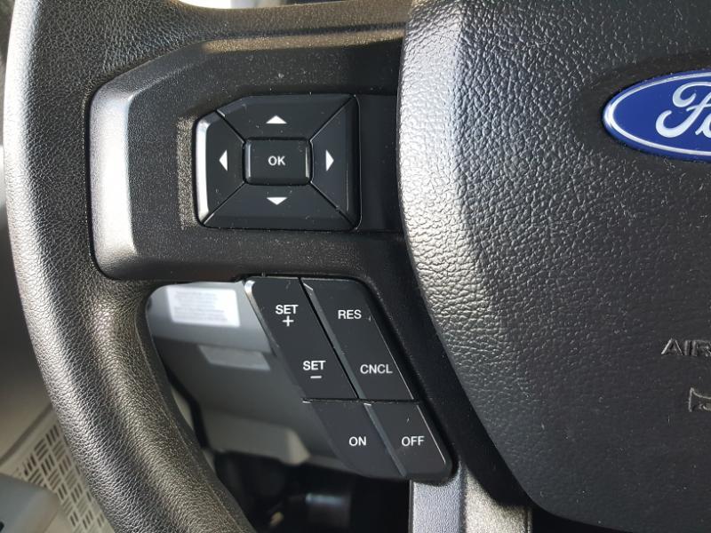 Ford Econoline E-350 Super Duty 2023