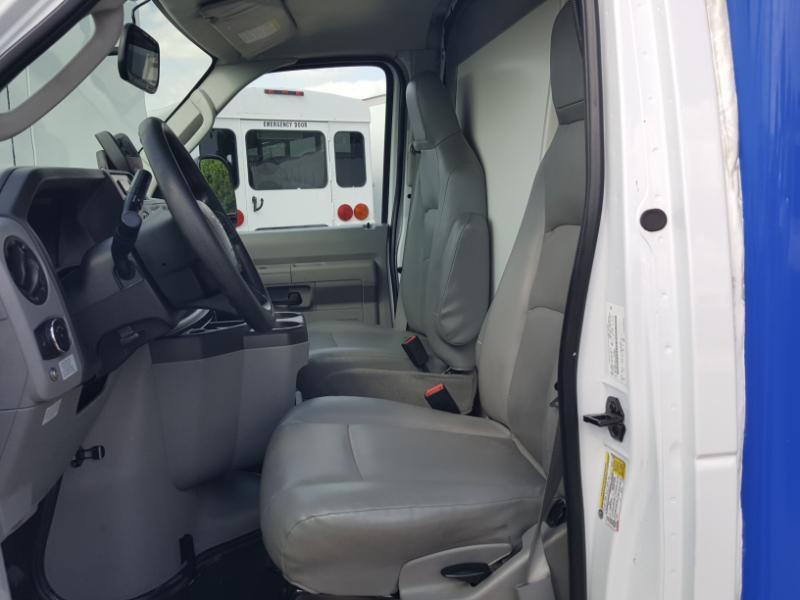 Ford Econoline E-350 Super Duty 2023