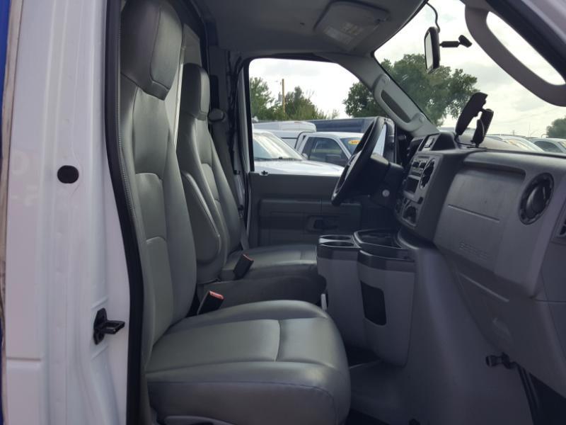 Ford Econoline E-350 Super Duty 2023
