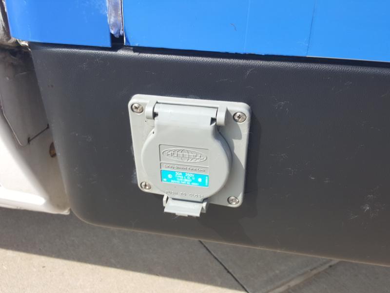 Ford Econoline E-350 Super Duty 2023