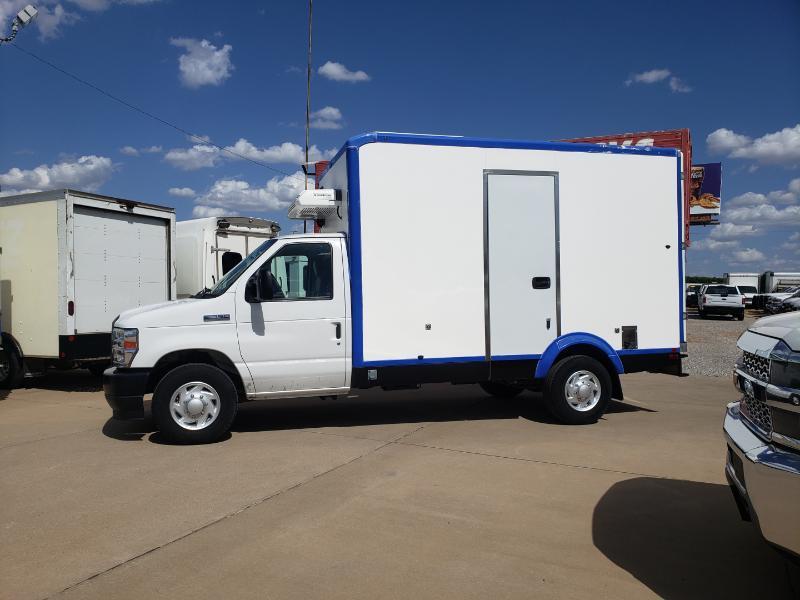 Ford Econoline E-350 Super Duty 2023