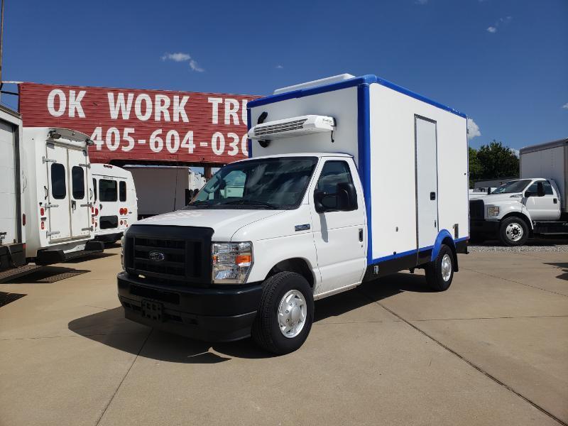 Ford Econoline E-350 Super Duty 2023