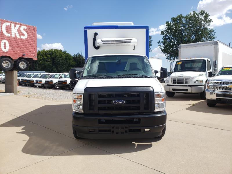 Ford Econoline E-350 Super Duty 2023