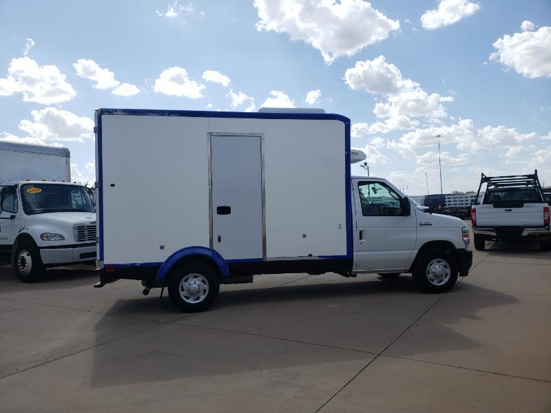 Ford Econoline E-350 Super Duty 2023