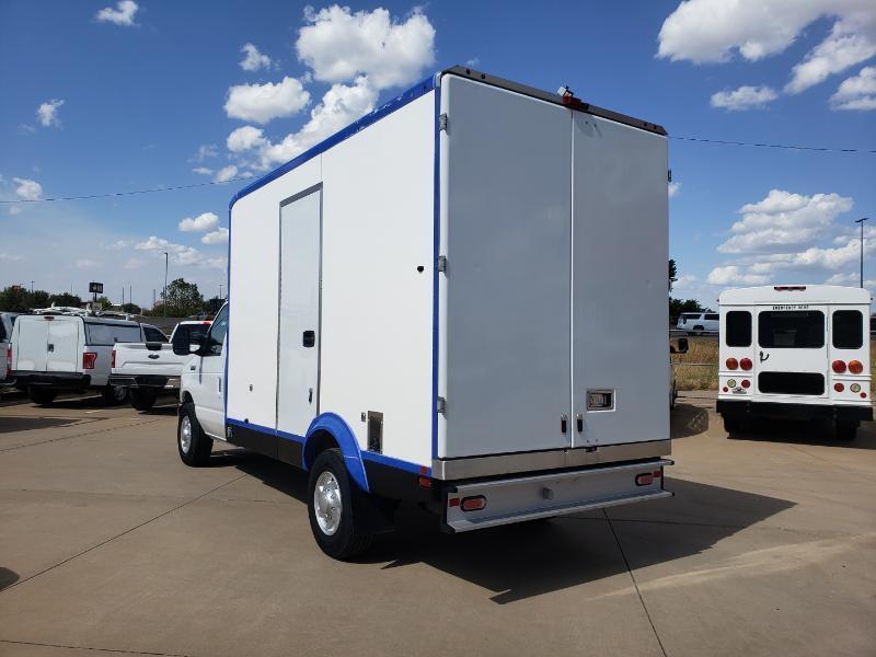 Ford Econoline E-350 Super Duty 2023