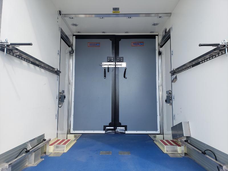 Ford Econoline E-350 Super Duty 2023