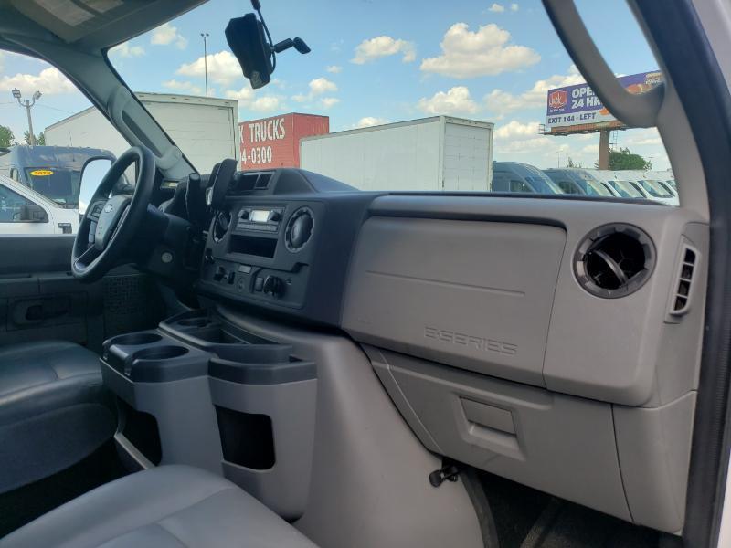 Ford Econoline E-350 Super Duty 2023