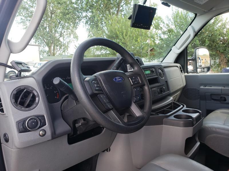Ford Econoline E-350 Super Duty 2023