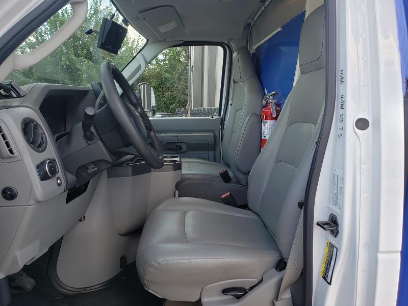 Ford Econoline E-350 Super Duty 2023