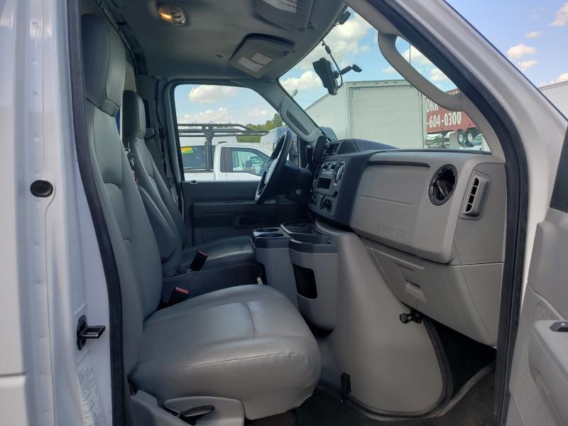 Ford Econoline E-350 Super Duty 2023