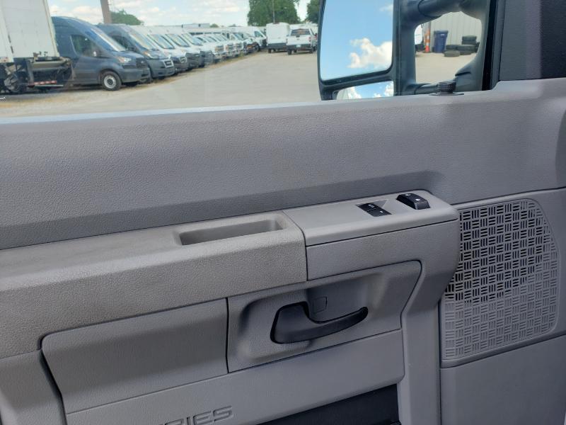 Ford Econoline E-350 Super Duty 2023