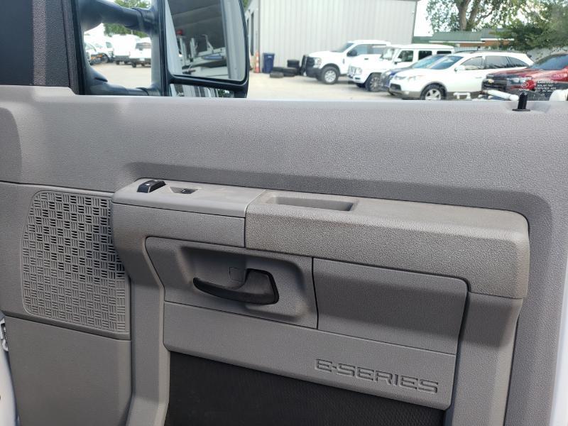 Ford Econoline E-350 Super Duty 2023