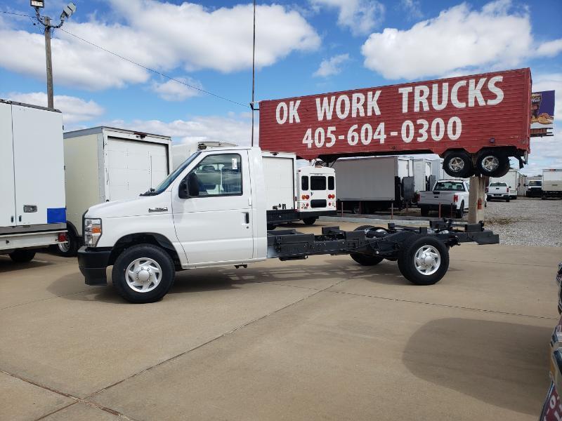 Ford Econoline E-350 Super Duty 2026