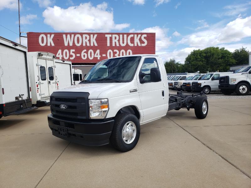 Ford Econoline E-350 Super Duty 2026