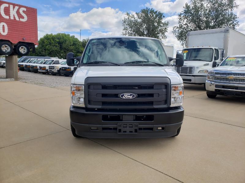 Ford Econoline E-350 Super Duty 2026