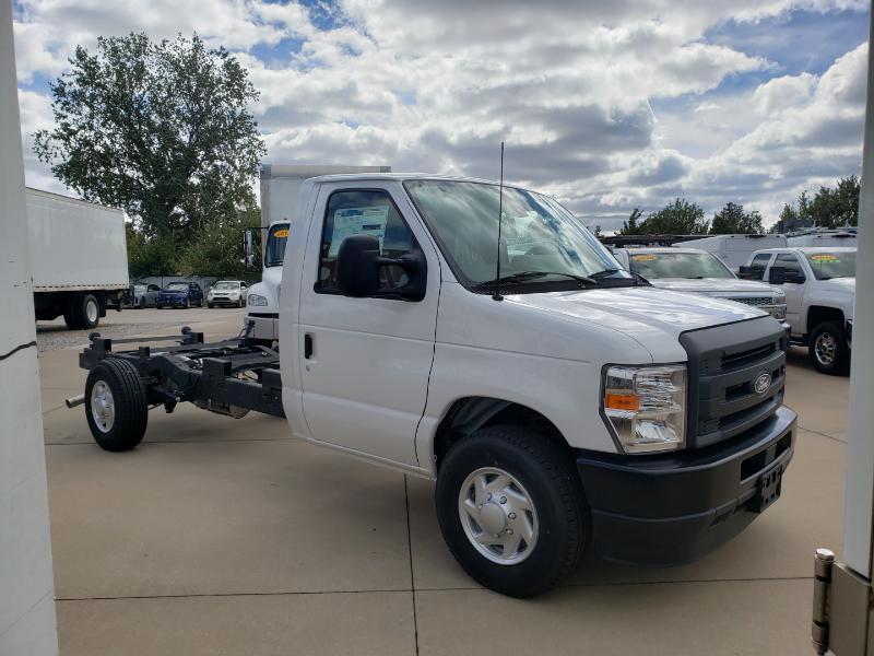 Ford Econoline E-350 Super Duty 2026