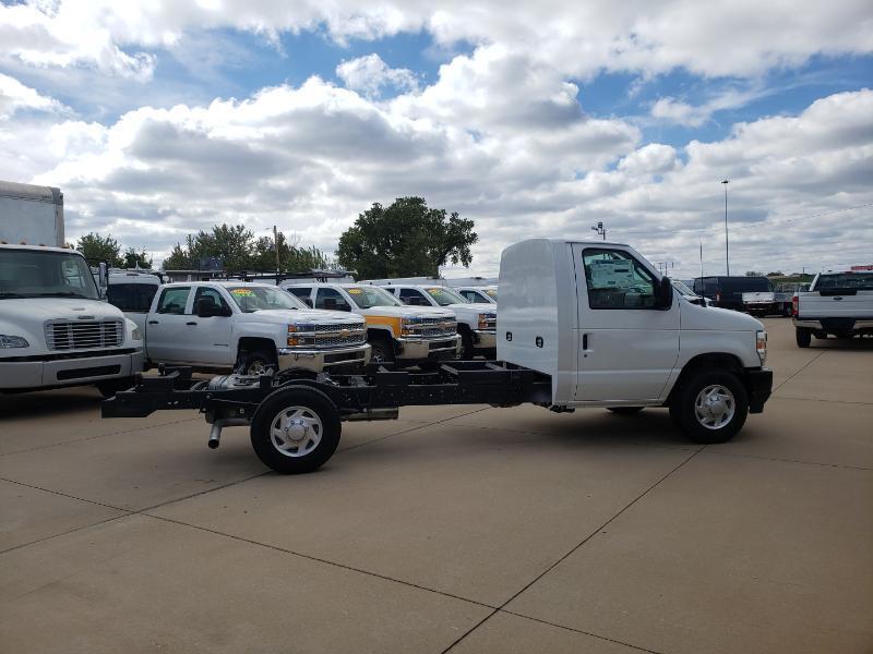 Ford Econoline E-350 Super Duty 2026