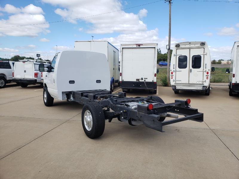 Ford Econoline E-350 Super Duty 2026