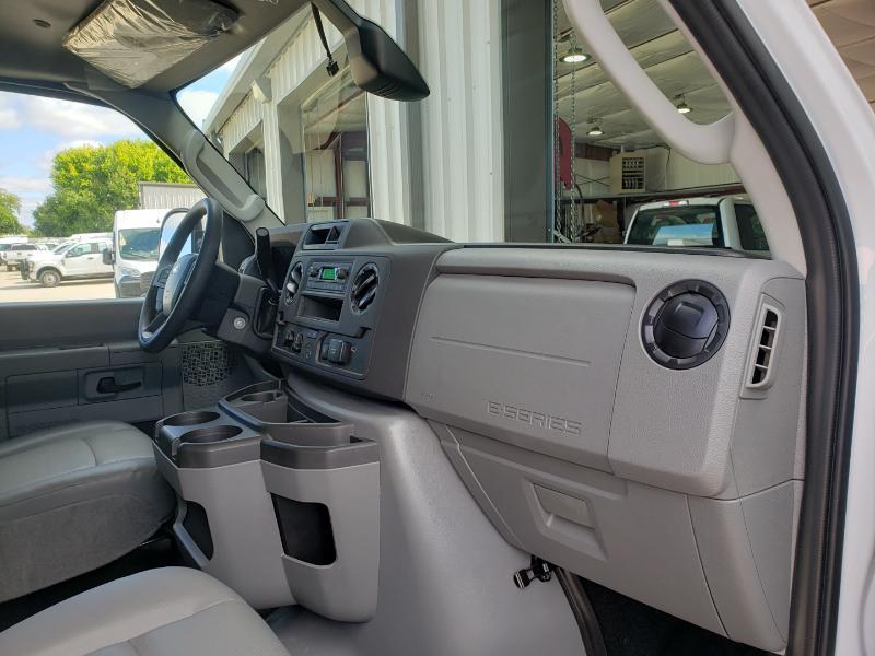 Ford Econoline E-350 Super Duty 2026