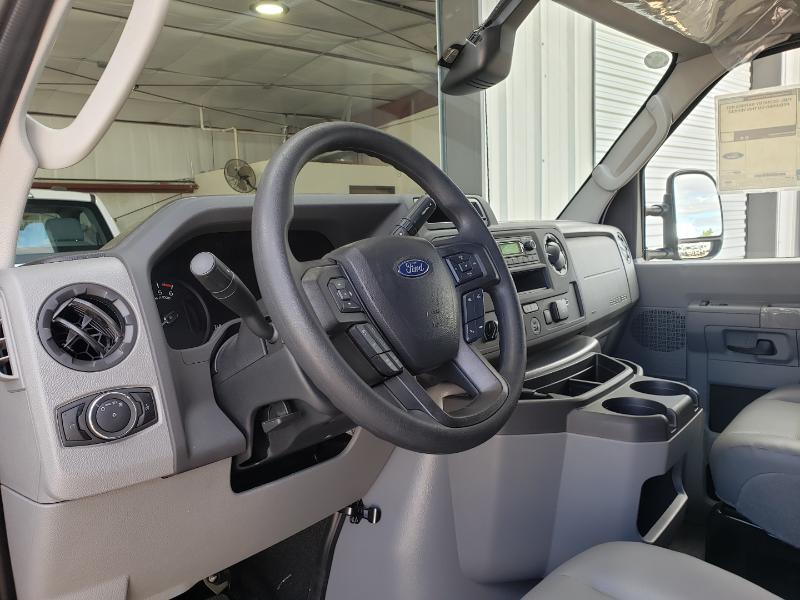 Ford Econoline E-350 Super Duty 2026