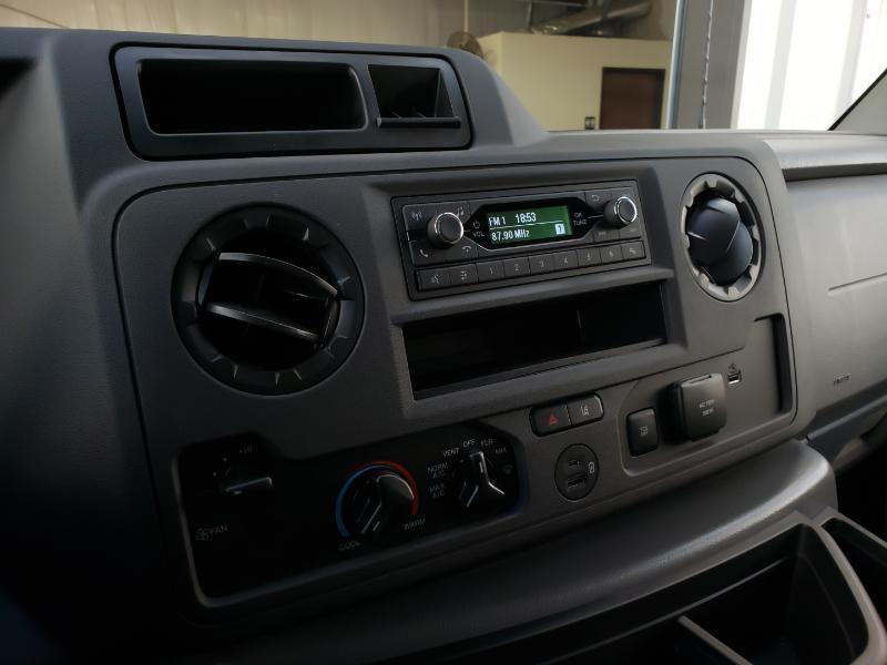 Ford Econoline E-350 Super Duty 2026