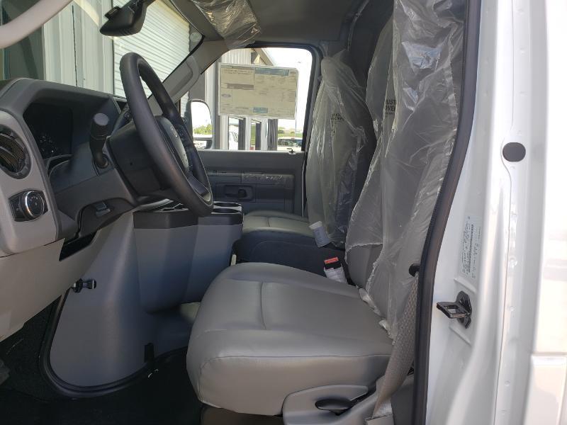 Ford Econoline E-350 Super Duty 2026