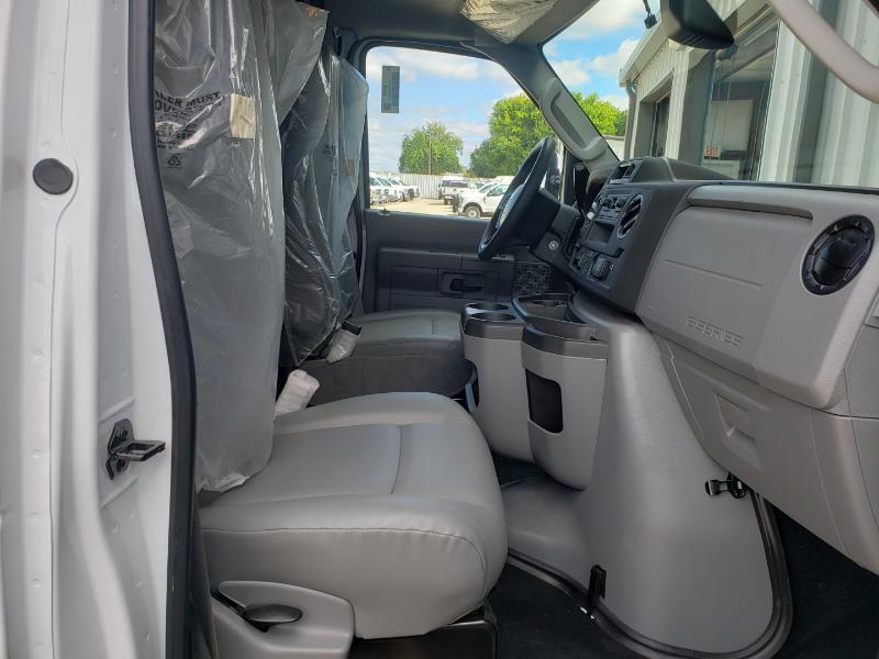 Ford Econoline E-350 Super Duty 2026
