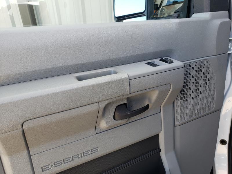 Ford Econoline E-350 Super Duty 2026