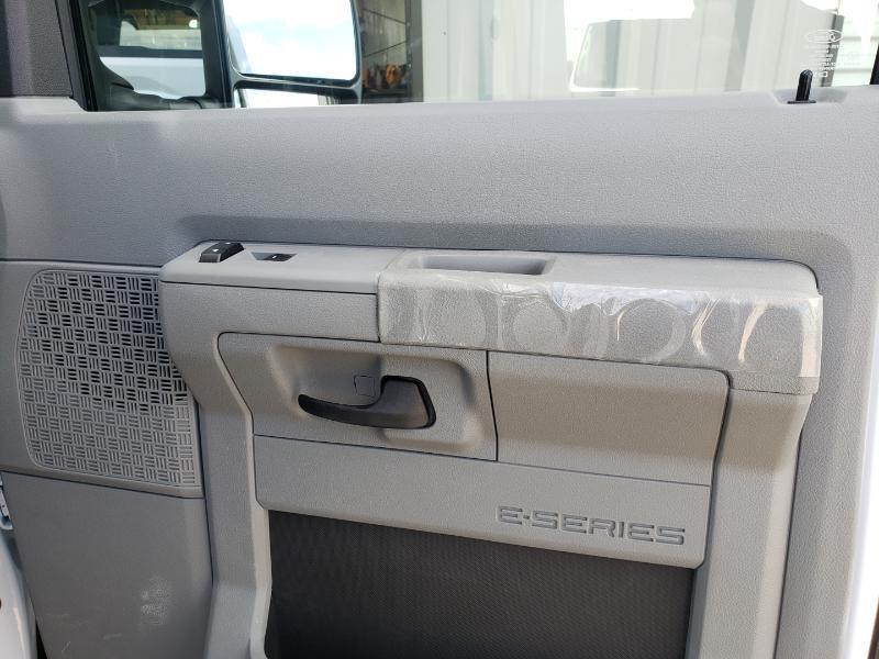 Ford Econoline E-350 Super Duty 2026