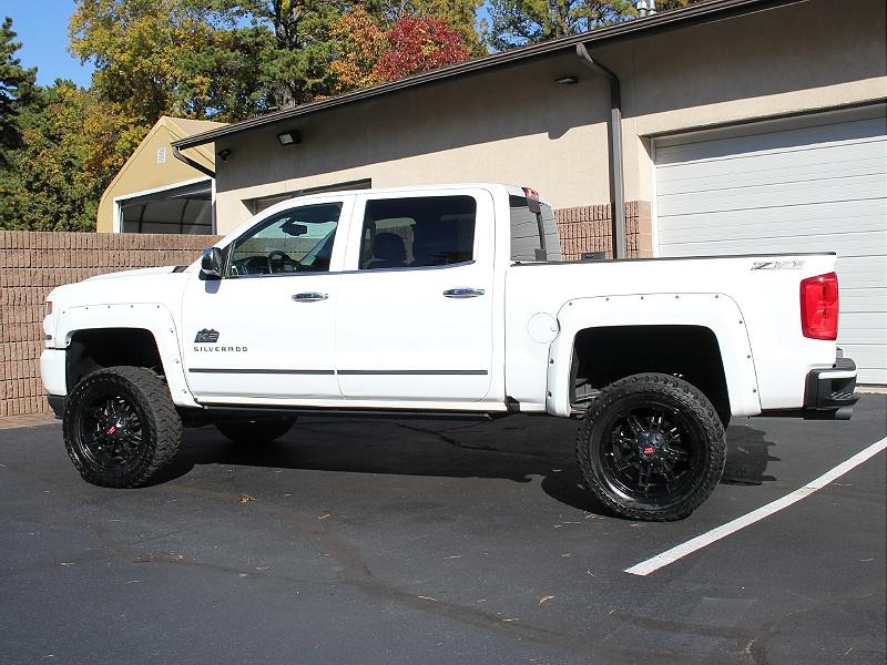 Chevrolet Silverado 1500 4WD Crew Cab 143.5" LTZ w/2LZ 2017 Chevrolet Silverado 1500 4WD Crew Cab 143.5" LTZ w/2LZ 2017
