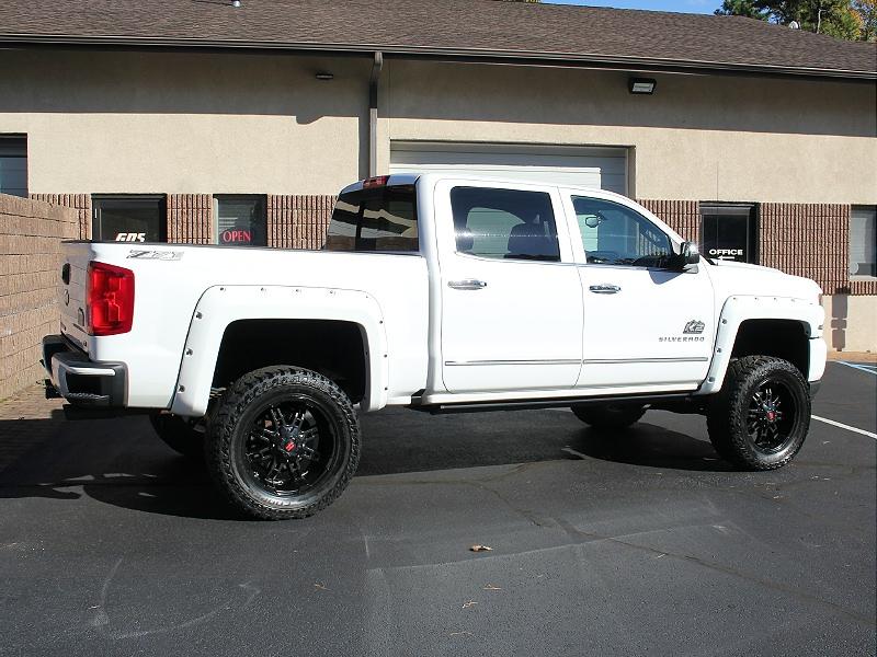 Chevrolet Silverado 1500 4WD Crew Cab 143.5" LTZ w/2LZ 2017 Chevrolet Silverado 1500 4WD Crew Cab 143.5" LTZ w/2LZ 2017