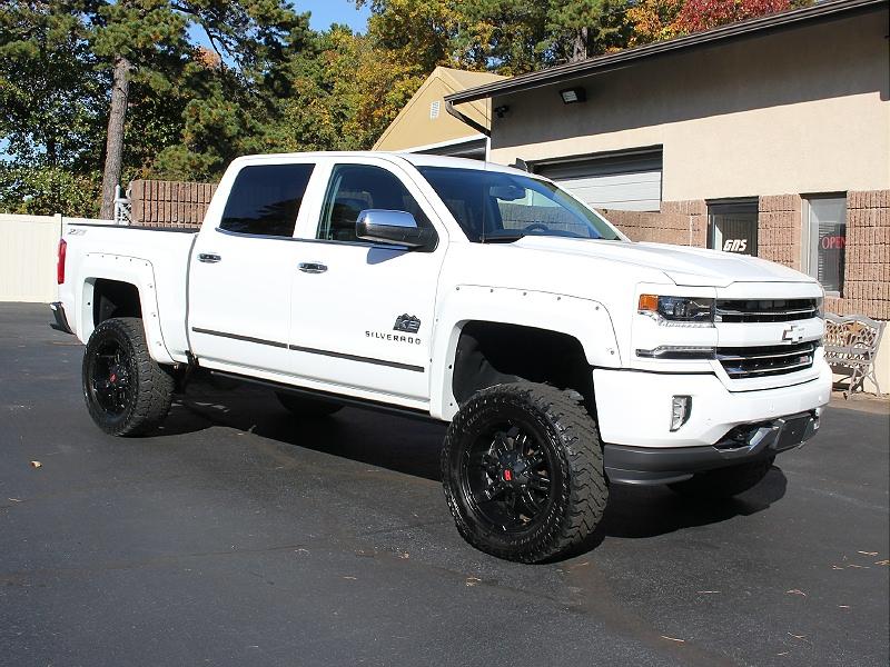 Chevrolet Silverado 1500 4WD Crew Cab 143.5" LTZ w/2LZ 2017 Chevrolet Silverado 1500 4WD Crew Cab 143.5" LTZ w/2LZ 2017