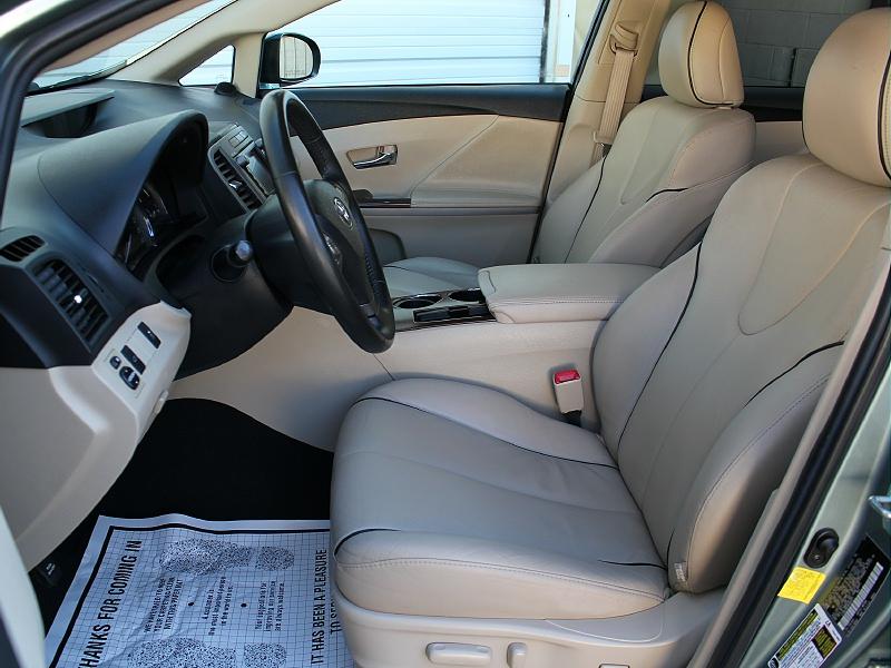 Toyota Venza 4dr Wgn V6 AWD (Natl) 2011